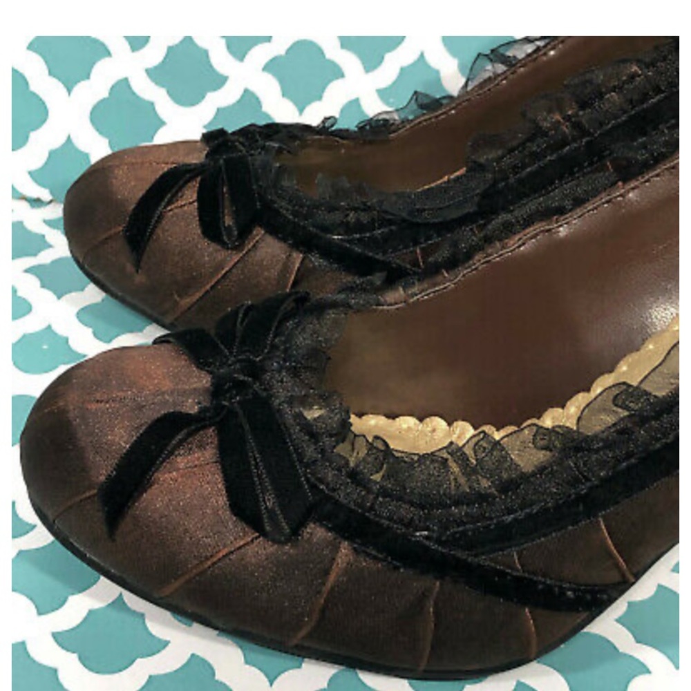 Charlotte Russe brown heels, lace & bow, size 7 - Picture 4 of 7